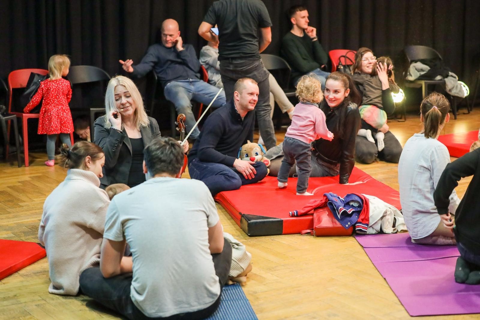 Zdjęcie w galerii na portalu naszraciborz.pl: Perkusja, czyli od klasyki do Afryki. Maluchy w krainie dźwięku zapraszają na muzyczne spotkanie wiadomości z regionu