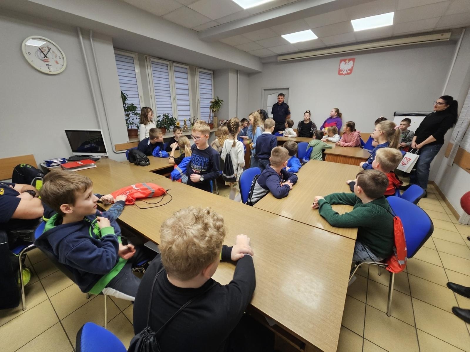 Zdjęcie w galerii na portalu naszraciborz.pl: Dzieci z SP 15 wcieliły się w rolę radnych i prezydenta wiadomości z regionu