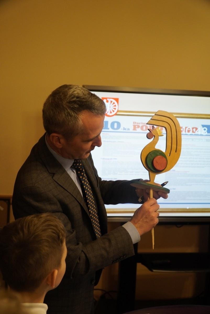 Zdjęcie w galerii na portalu naszraciborz.pl: Dzieci z SP 15 wcieliły się w rolę radnych i prezydenta wiadomości z regionu