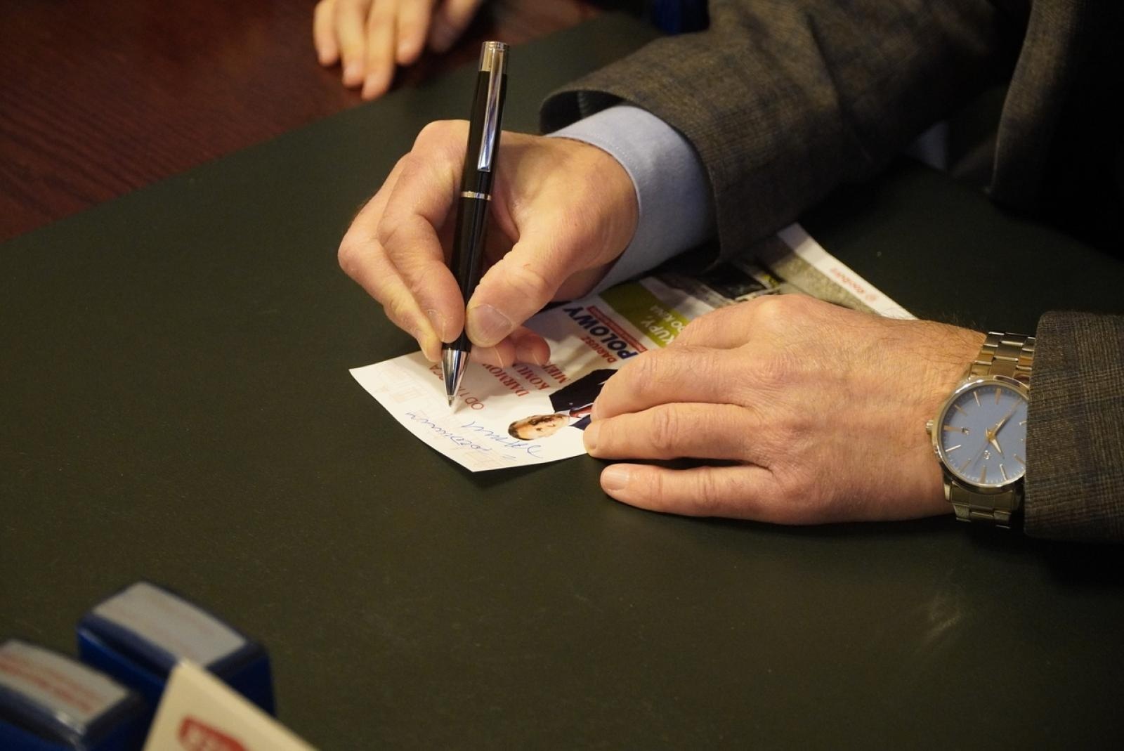 Zdjęcie w galerii na portalu naszraciborz.pl: Dzieci z SP 15 wcieliły się w rolę radnych i prezydenta wiadomości z regionu