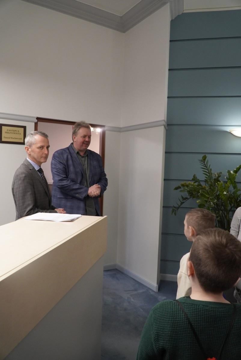 Zdjęcie w galerii na portalu naszraciborz.pl: Dzieci z SP 15 wcieliły się w rolę radnych i prezydenta wiadomości z regionu