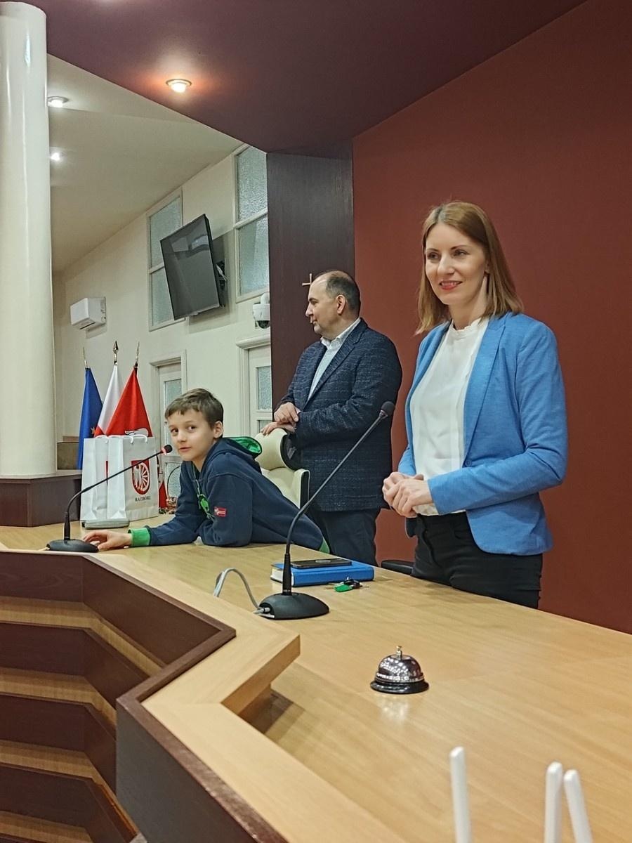 Zdjęcie w galerii na portalu naszraciborz.pl: Dzieci z SP 15 wcieliły się w rolę radnych i prezydenta wiadomości z regionu