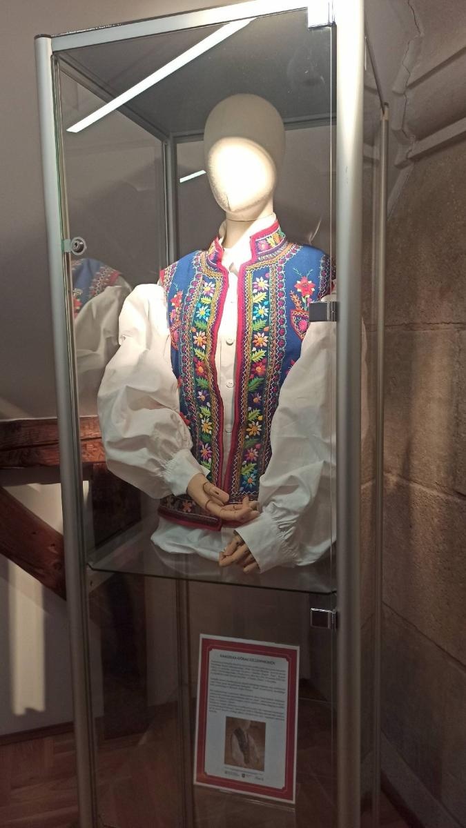 Zdjęcie w galerii na portalu naszraciborz.pl: Mała Strzecha na warsztatach w siedzibie zespołu Śląsk wiadomości z regionu