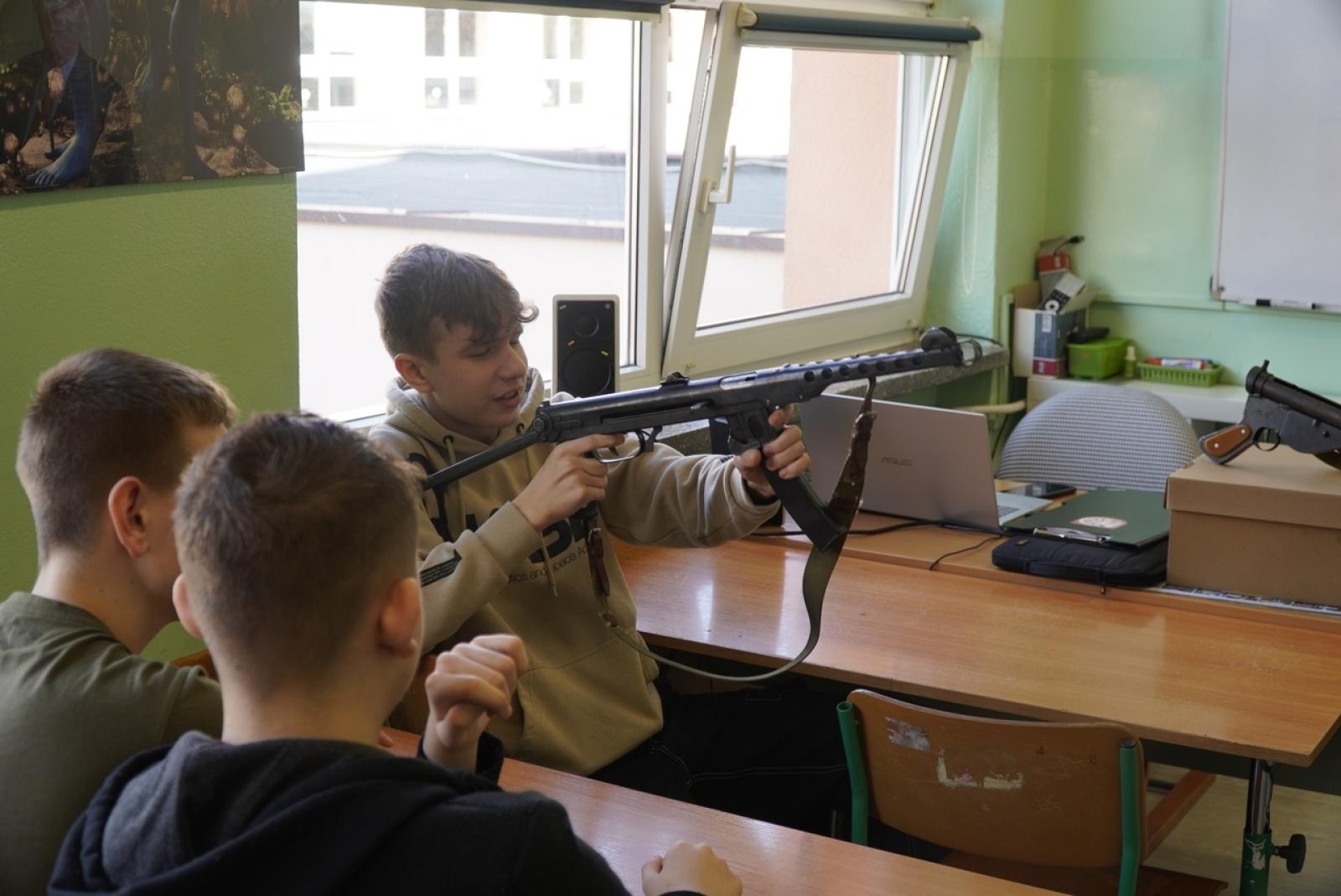 Zdjęcie w galerii na portalu naszraciborz.pl: Prezydent wcielił się w rolę nauczyciela historii wiadomości z regionu