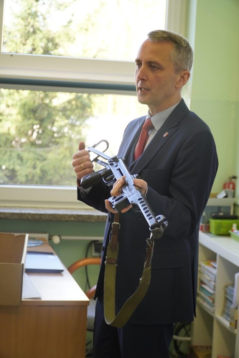 Zdjęcie w galerii na portalu naszraciborz.pl: Prezydent wcielił się w rolę nauczyciela historii wiadomości z regionu