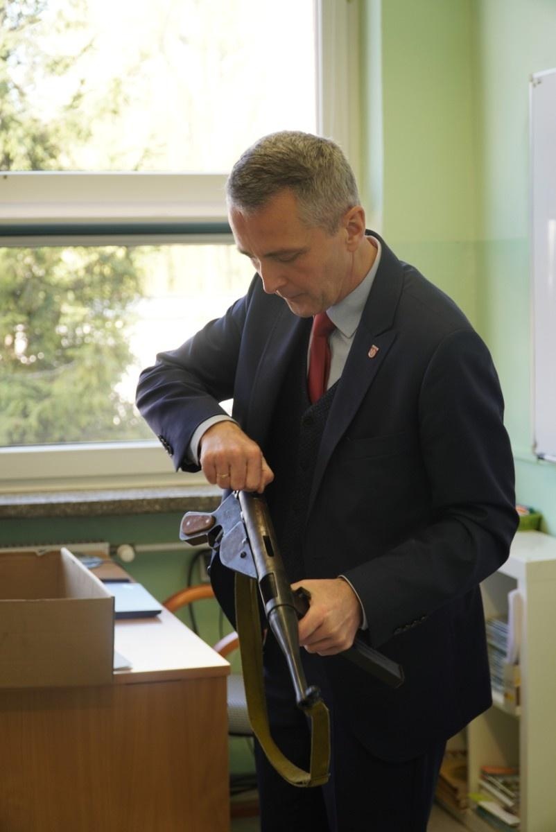 Zdjęcie w galerii na portalu naszraciborz.pl: Prezydent wcielił się w rolę nauczyciela historii wiadomości z regionu