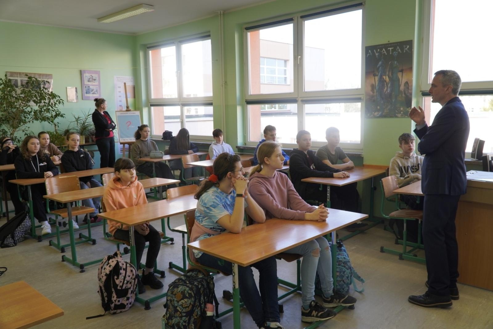 Zdjęcie w galerii na portalu naszraciborz.pl: Prezydent wcielił się w rolę nauczyciela historii wiadomości z regionu