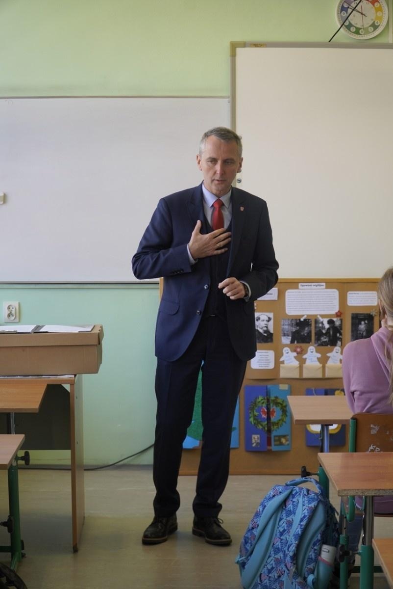 Zdjęcie w galerii na portalu naszraciborz.pl: Prezydent wcielił się w rolę nauczyciela historii wiadomości z regionu