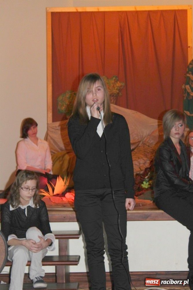 Zdjęcie w galerii na portalu naszraciborz.pl: Recytowali Grechutę, wyśpiewali SDM... wiadomości z regionu