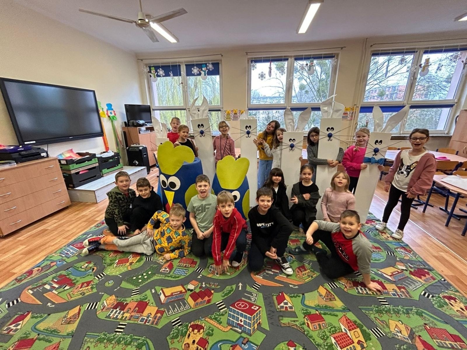 Zdjęcie w galerii na portalu naszraciborz.pl: Dzieci tworzą wielkanocne dekoracje dla Raciborza wiadomości z regionu