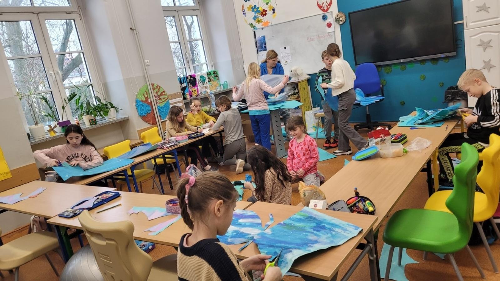 Zdjęcie w galerii na portalu naszraciborz.pl: Dzieci tworzą wielkanocne dekoracje dla Raciborza wiadomości z regionu