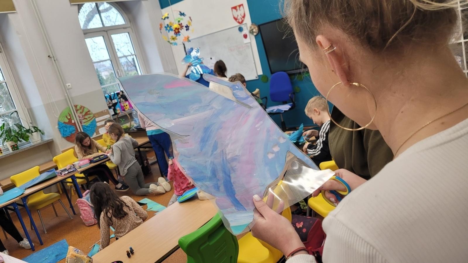 Zdjęcie w galerii na portalu naszraciborz.pl: Dzieci tworzą wielkanocne dekoracje dla Raciborza wiadomości z regionu