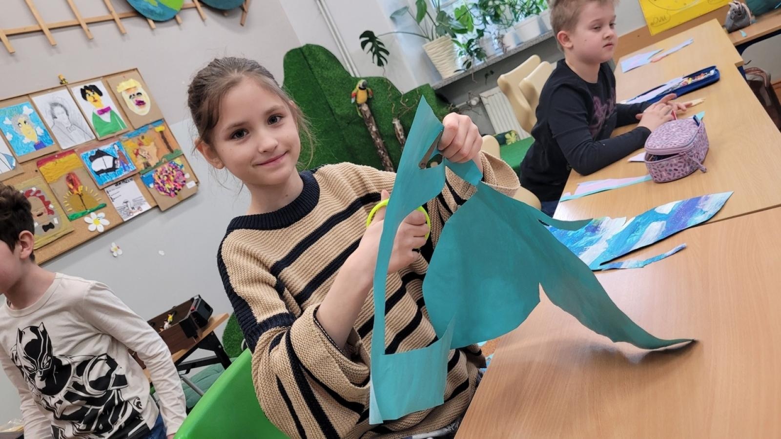 Zdjęcie w galerii na portalu naszraciborz.pl: Dzieci tworzą wielkanocne dekoracje dla Raciborza wiadomości z regionu