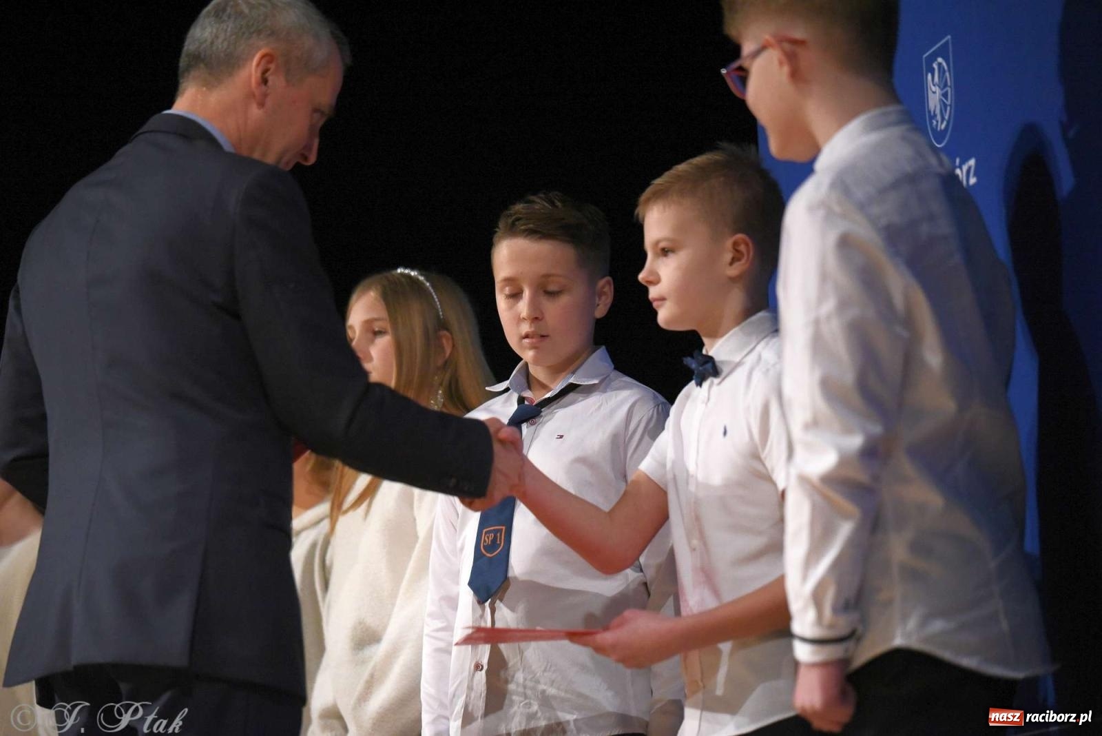 Zdjęcie w galerii na portalu naszraciborz.pl: Prymusi raciborskich szkół odebrali stypendia od miasta [FOTO i WIDEO] wiadomości z regionu