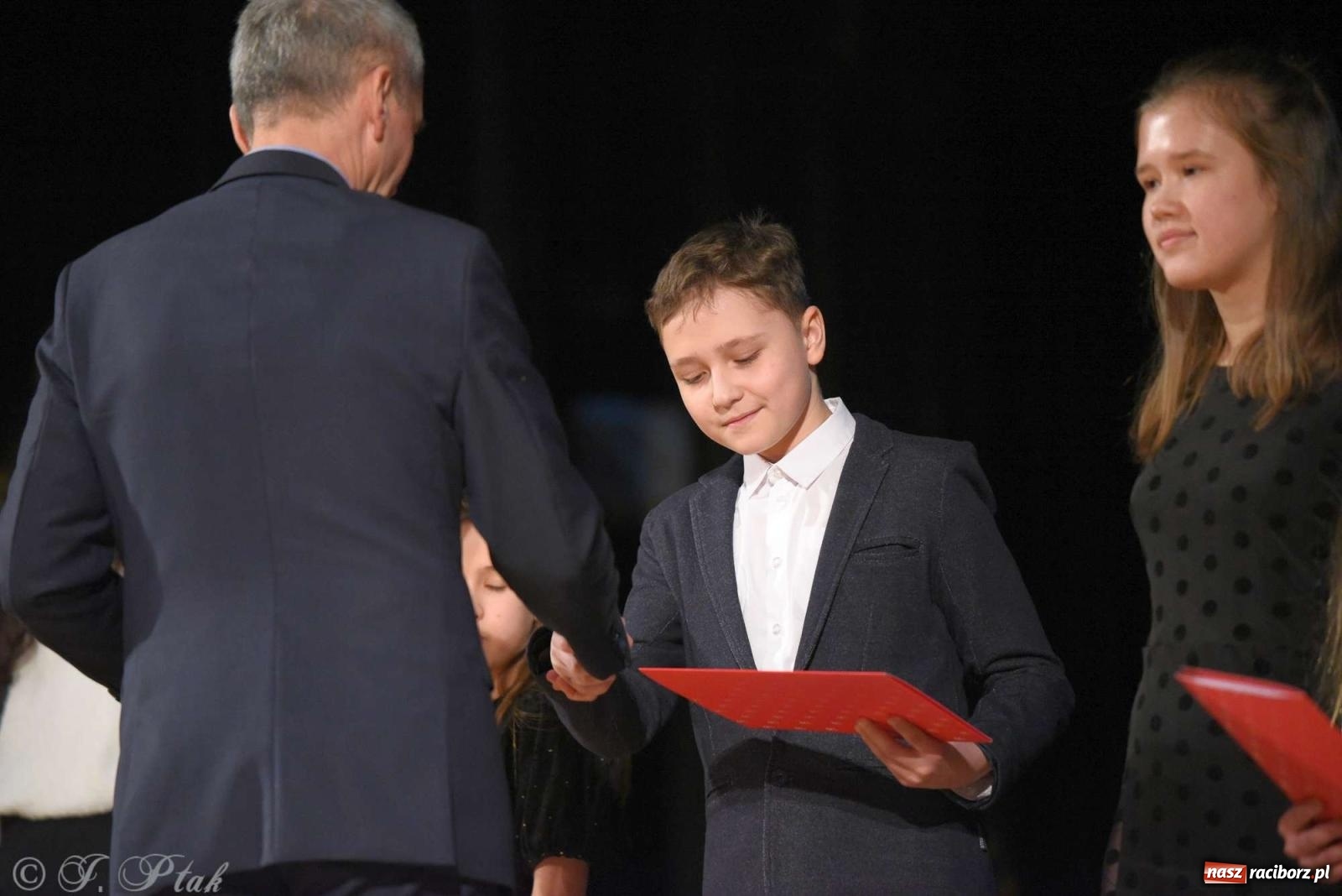 Zdjęcie w galerii na portalu naszraciborz.pl: Prymusi raciborskich szkół odebrali stypendia od miasta [FOTO i WIDEO] wiadomości z regionu