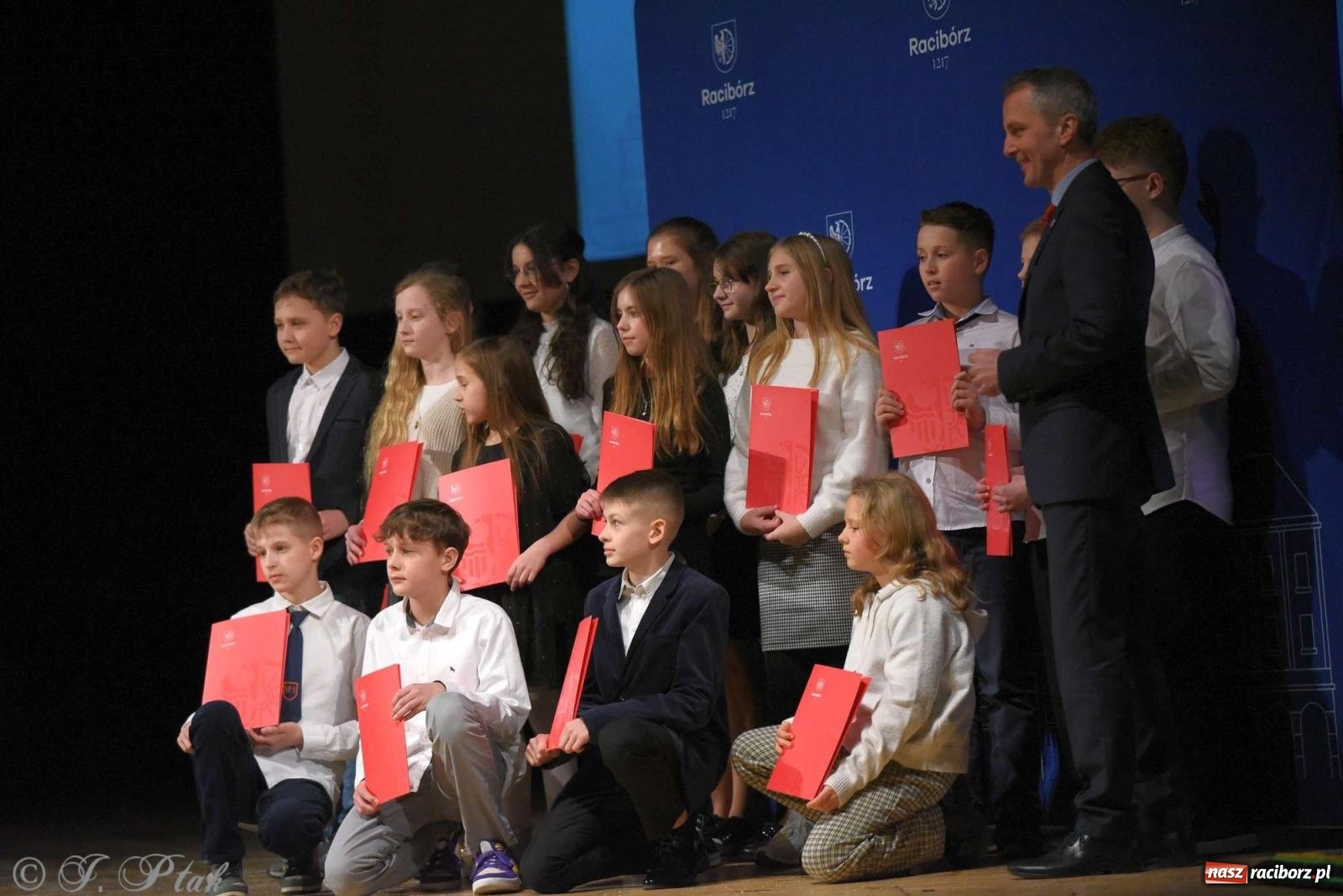 Zdjęcie w galerii na portalu naszraciborz.pl: Prymusi raciborskich szkół odebrali stypendia od miasta [FOTO i WIDEO] wiadomości z regionu