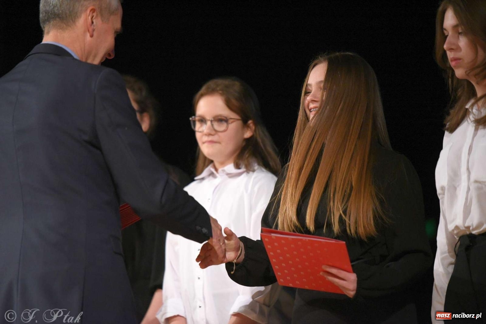 Zdjęcie w galerii na portalu naszraciborz.pl: Prymusi raciborskich szkół odebrali stypendia od miasta [FOTO i WIDEO] wiadomości z regionu