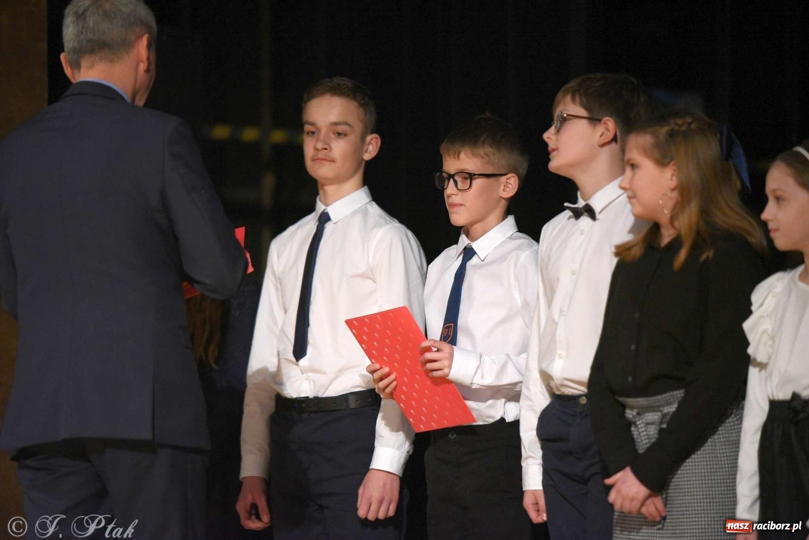 Zdjęcie w galerii na portalu naszraciborz.pl: Prymusi raciborskich szkół odebrali stypendia od miasta [FOTO i WIDEO] wiadomości z regionu