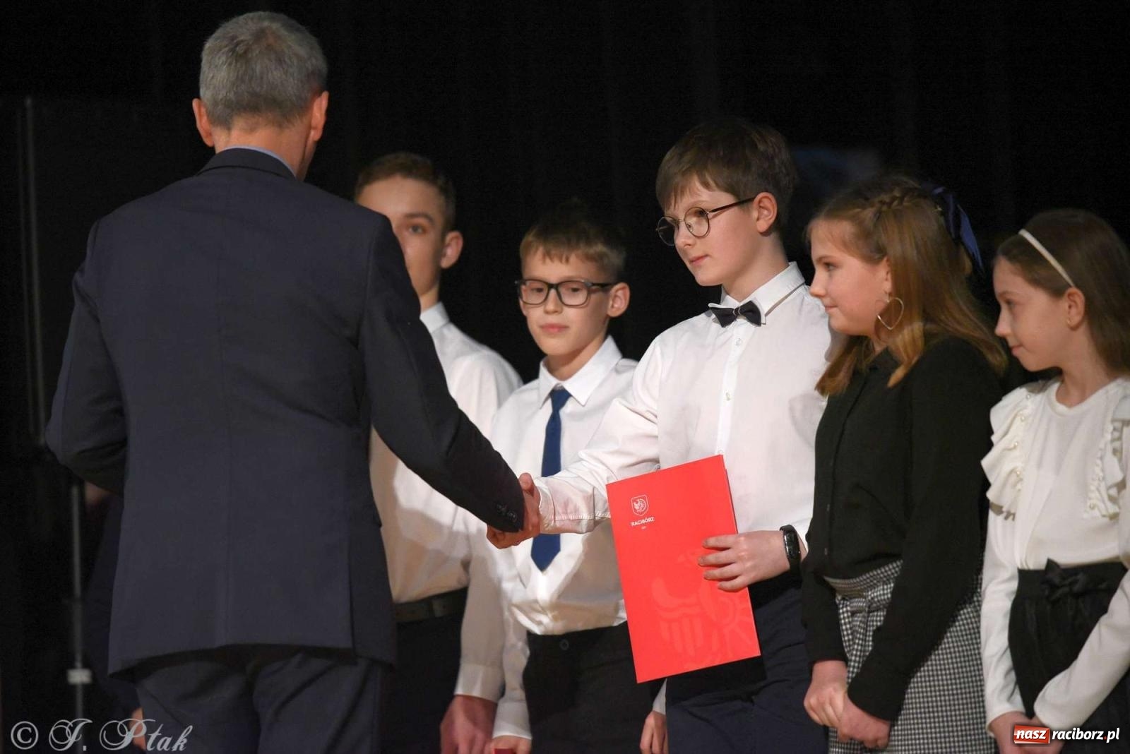 Zdjęcie w galerii na portalu naszraciborz.pl: Prymusi raciborskich szkół odebrali stypendia od miasta [FOTO i WIDEO] wiadomości z regionu