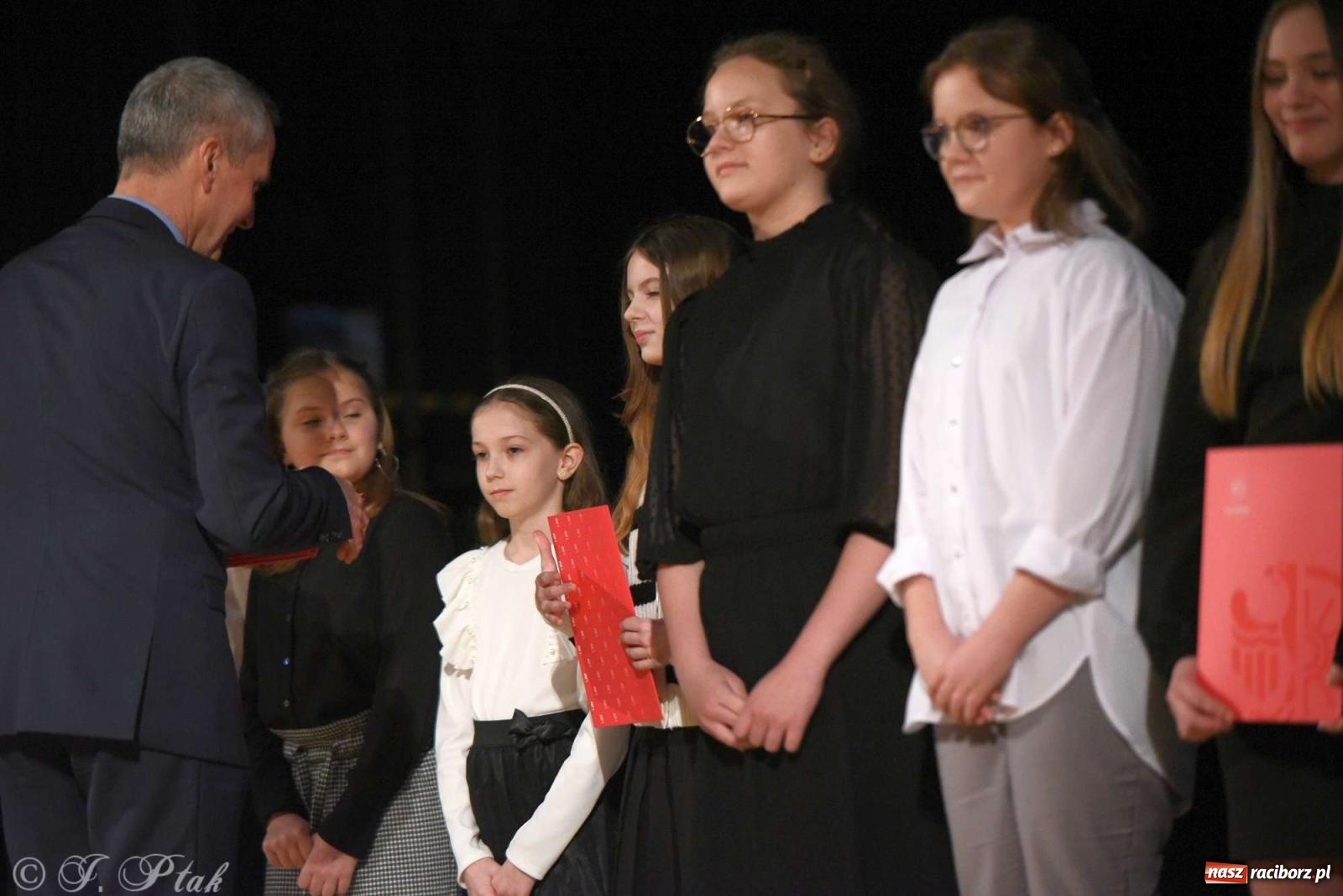 Zdjęcie w galerii na portalu naszraciborz.pl: Prymusi raciborskich szkół odebrali stypendia od miasta [FOTO i WIDEO] wiadomości z regionu