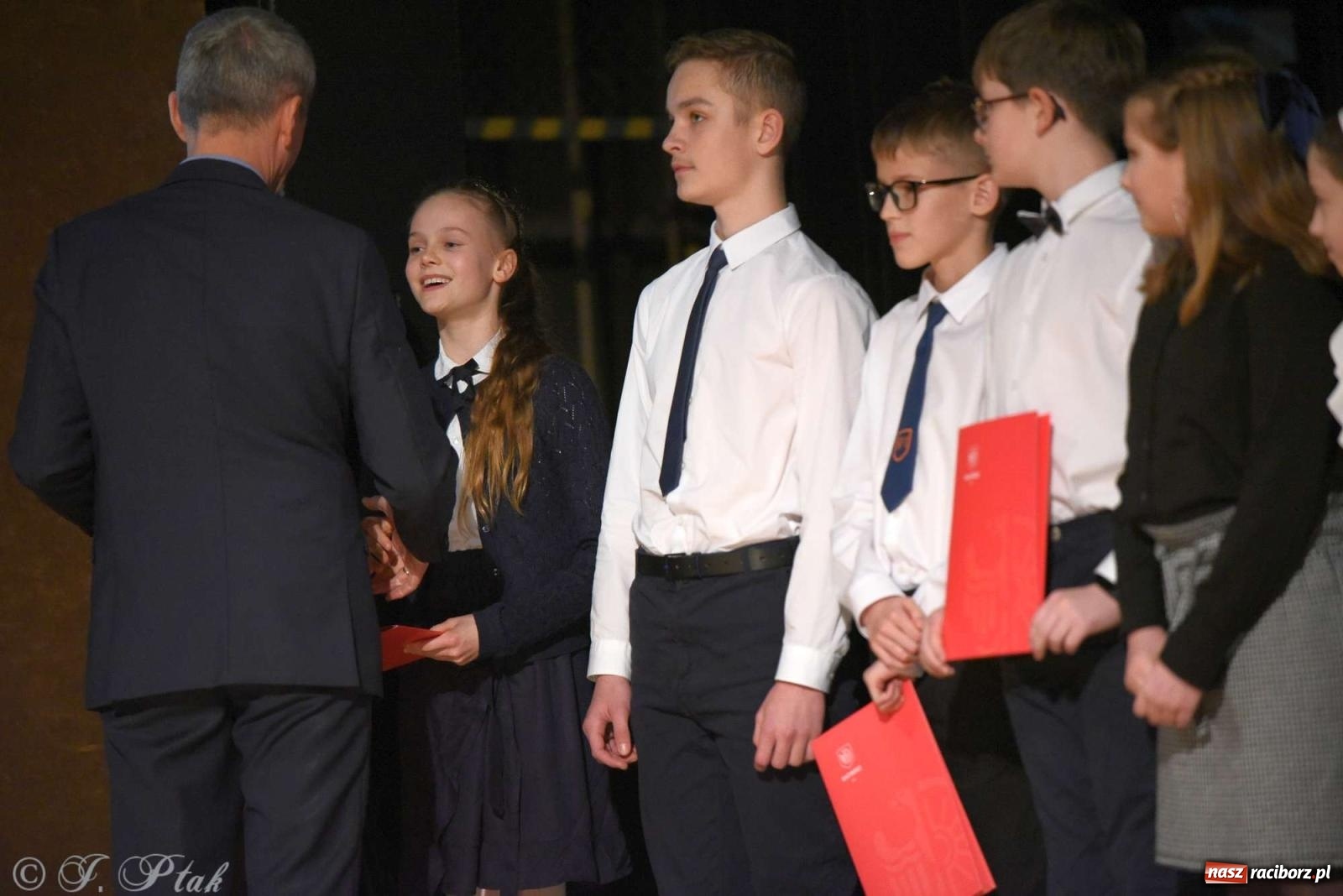 Zdjęcie w galerii na portalu naszraciborz.pl: Prymusi raciborskich szkół odebrali stypendia od miasta [FOTO i WIDEO] wiadomości z regionu