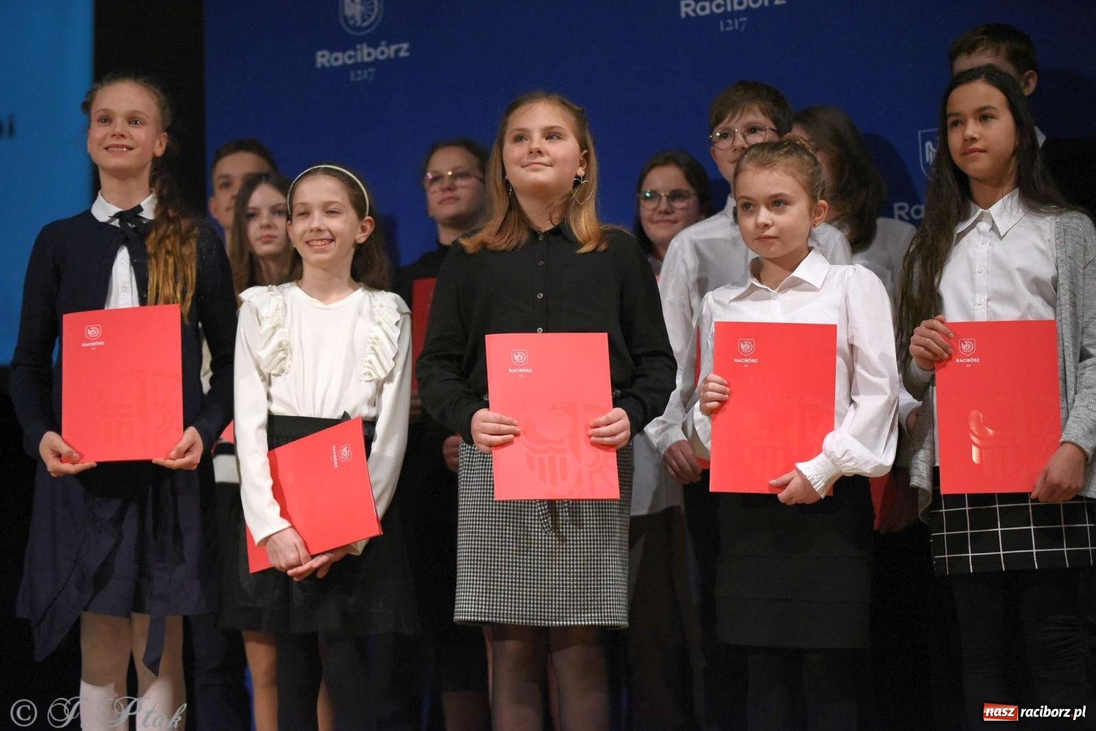 Zdjęcie w galerii na portalu naszraciborz.pl: Prymusi raciborskich szkół odebrali stypendia od miasta [FOTO i WIDEO] wiadomości z regionu