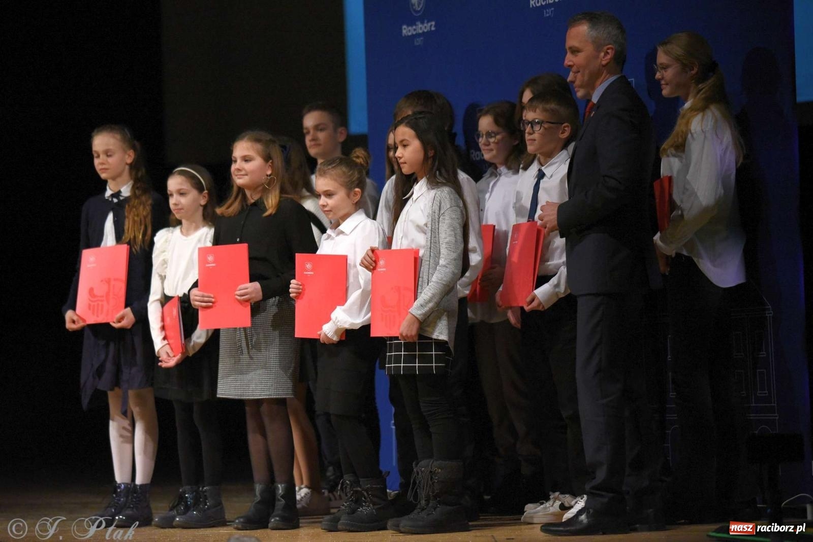 Zdjęcie w galerii na portalu naszraciborz.pl: Prymusi raciborskich szkół odebrali stypendia od miasta [FOTO i WIDEO] wiadomości z regionu