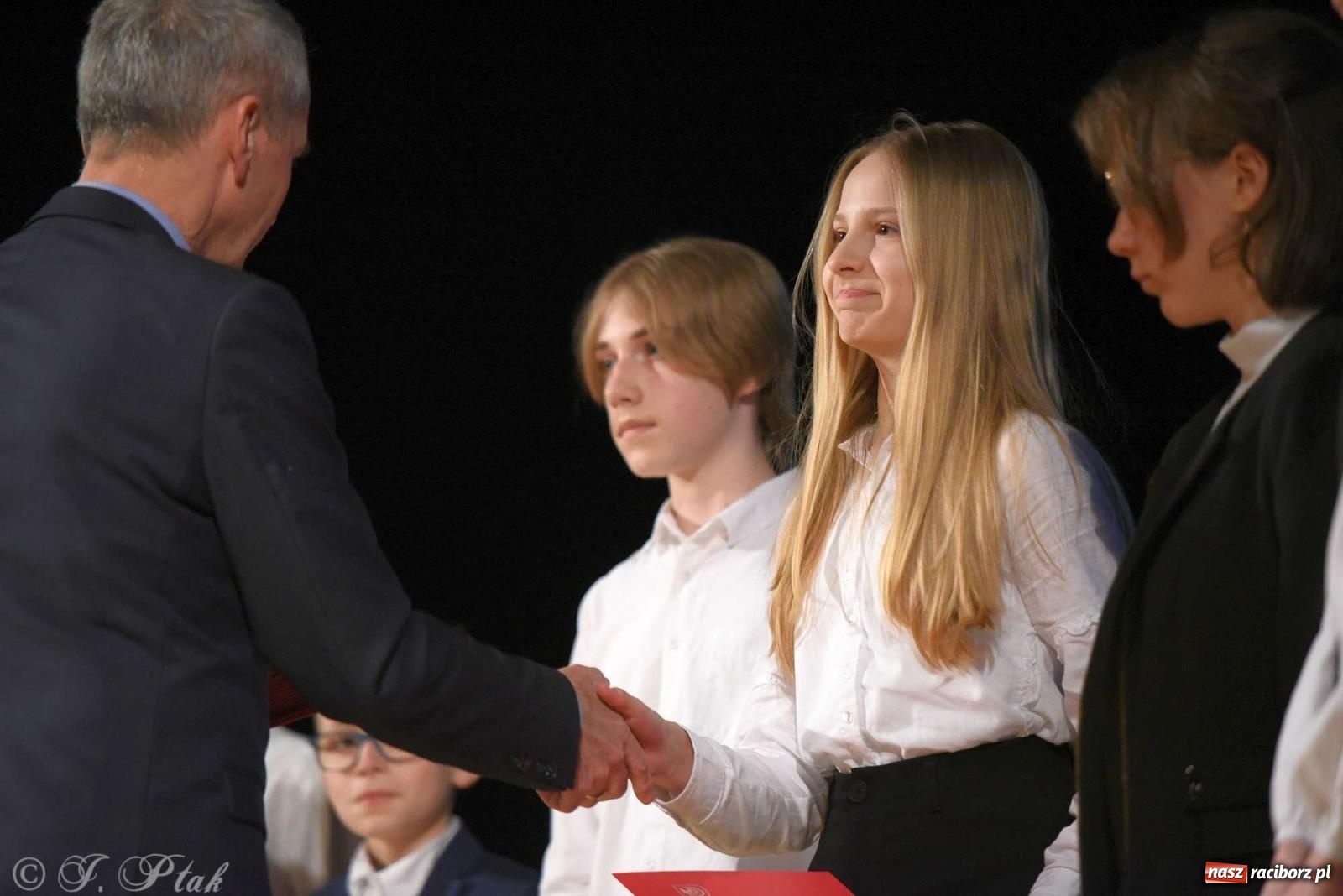Zdjęcie w galerii na portalu naszraciborz.pl: Prymusi raciborskich szkół odebrali stypendia od miasta [FOTO i WIDEO] wiadomości z regionu