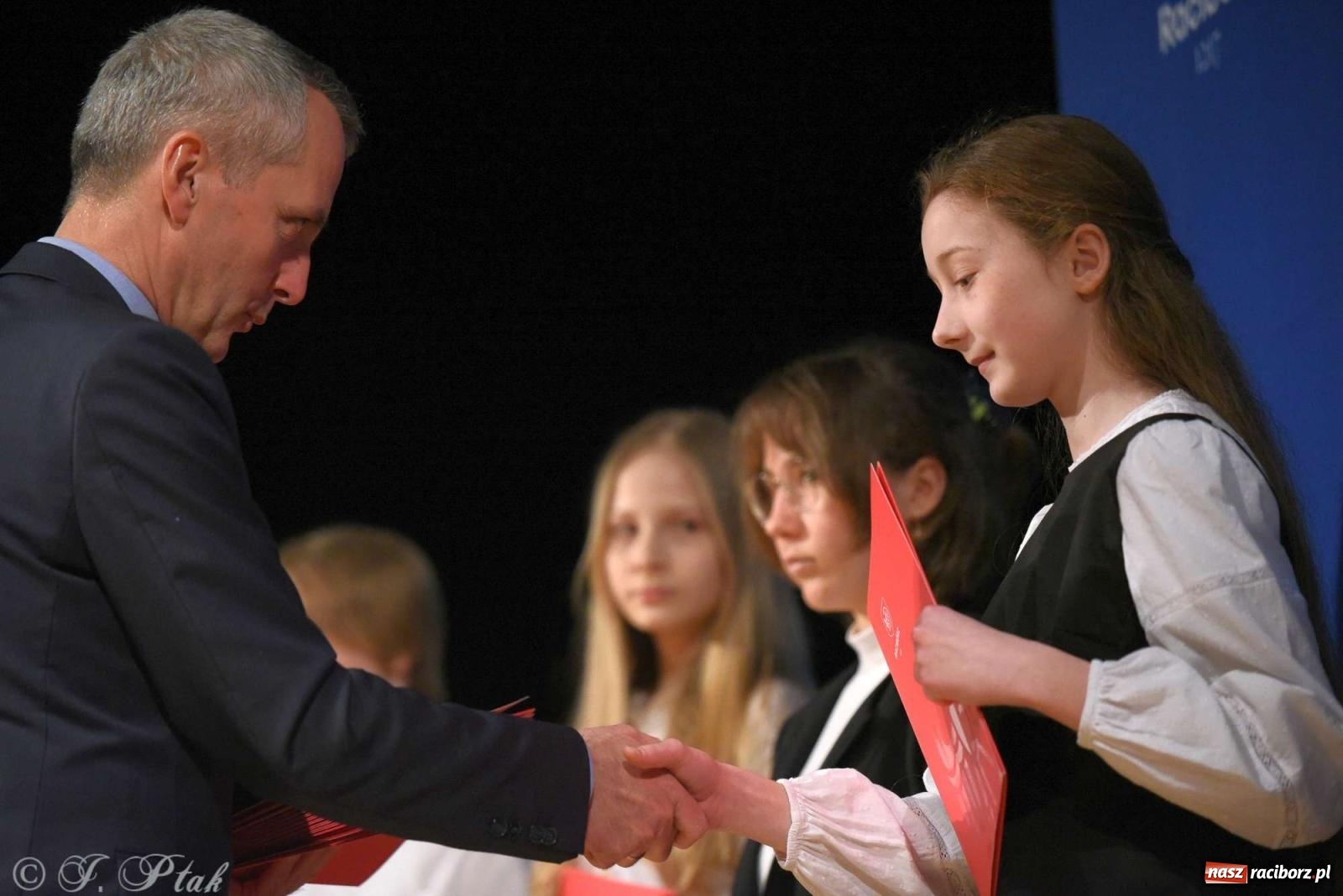 Zdjęcie w galerii na portalu naszraciborz.pl: Prymusi raciborskich szkół odebrali stypendia od miasta [FOTO i WIDEO] wiadomości z regionu