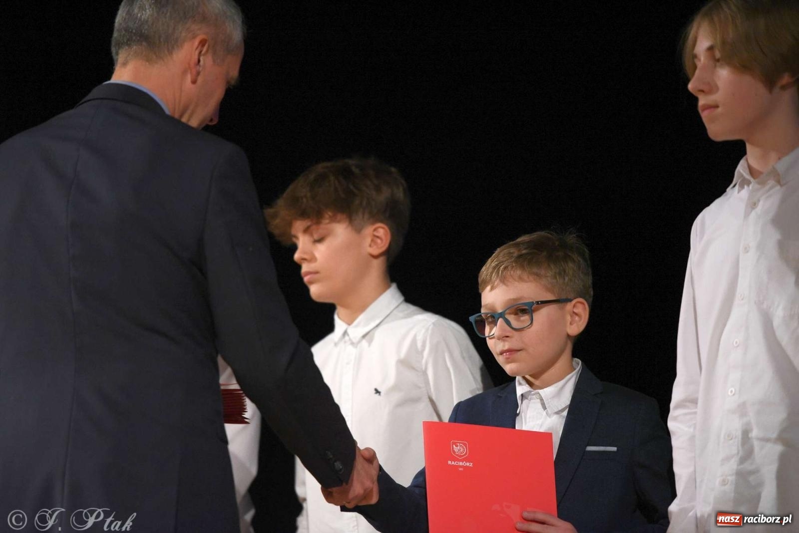 Zdjęcie w galerii na portalu naszraciborz.pl: Prymusi raciborskich szkół odebrali stypendia od miasta [FOTO i WIDEO] wiadomości z regionu