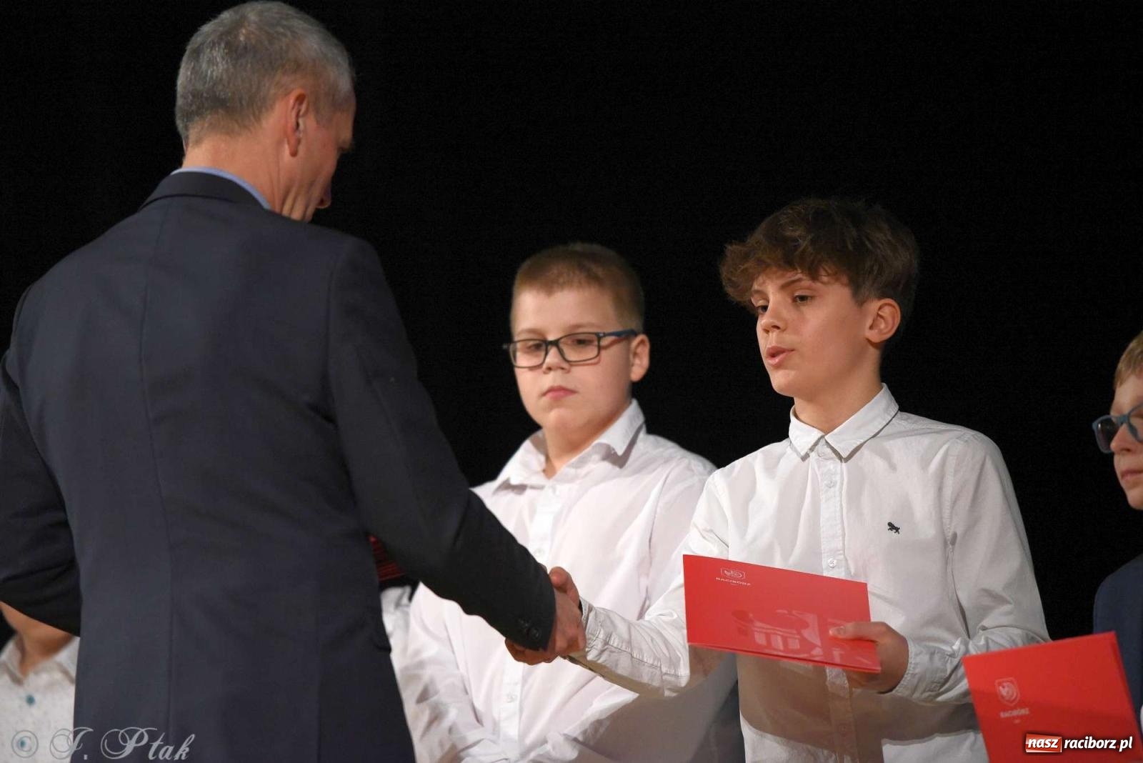 Zdjęcie w galerii na portalu naszraciborz.pl: Prymusi raciborskich szkół odebrali stypendia od miasta [FOTO i WIDEO] wiadomości z regionu