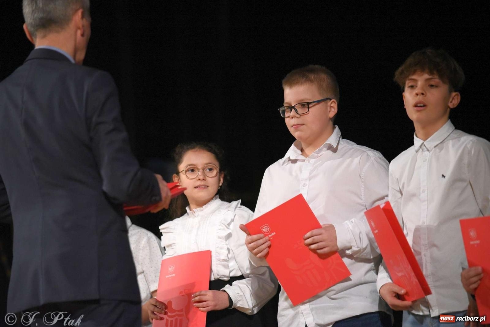 Zdjęcie w galerii na portalu naszraciborz.pl: Prymusi raciborskich szkół odebrali stypendia od miasta [FOTO i WIDEO] wiadomości z regionu