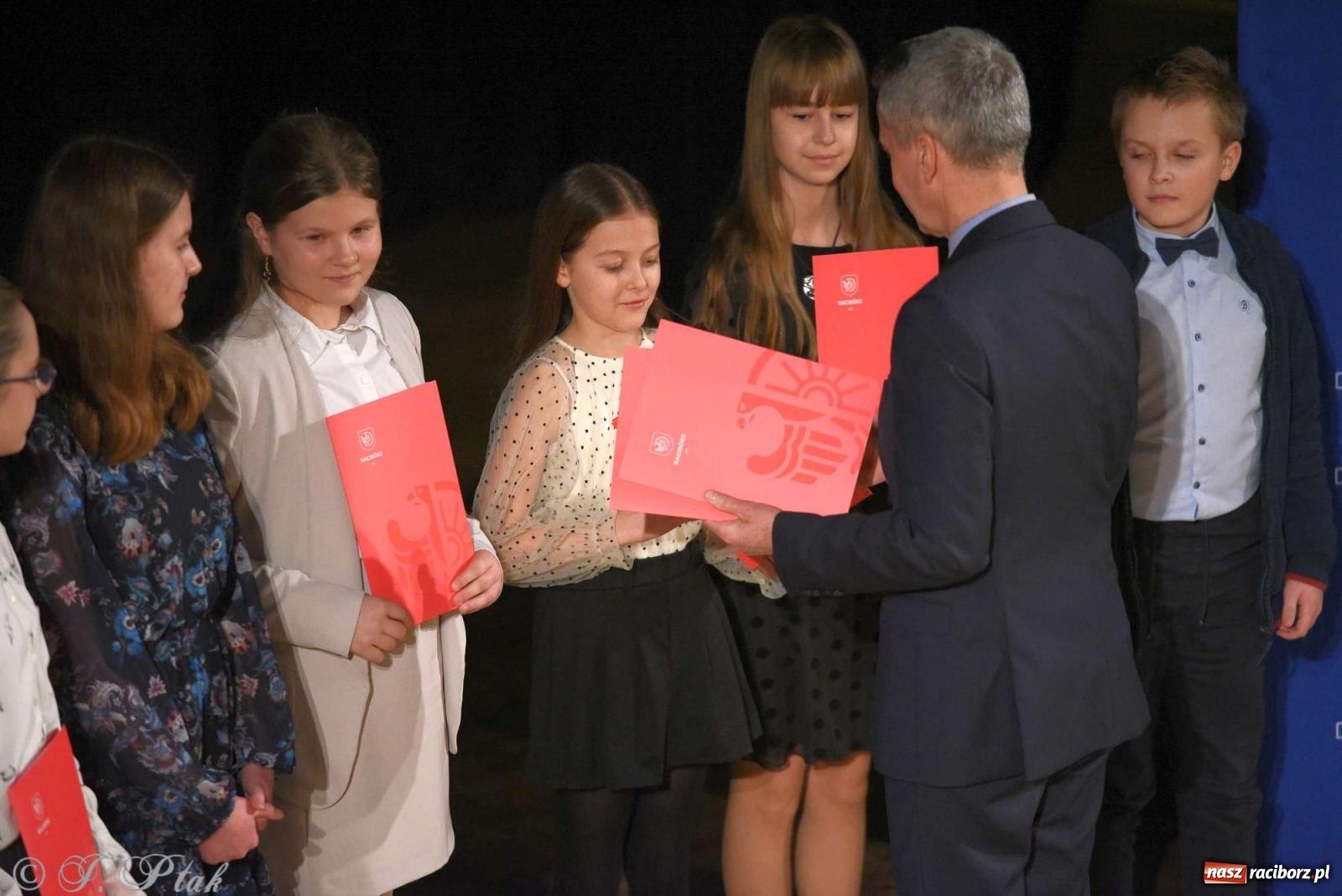 Zdjęcie w galerii na portalu naszraciborz.pl: Prymusi raciborskich szkół odebrali stypendia od miasta [FOTO i WIDEO] wiadomości z regionu