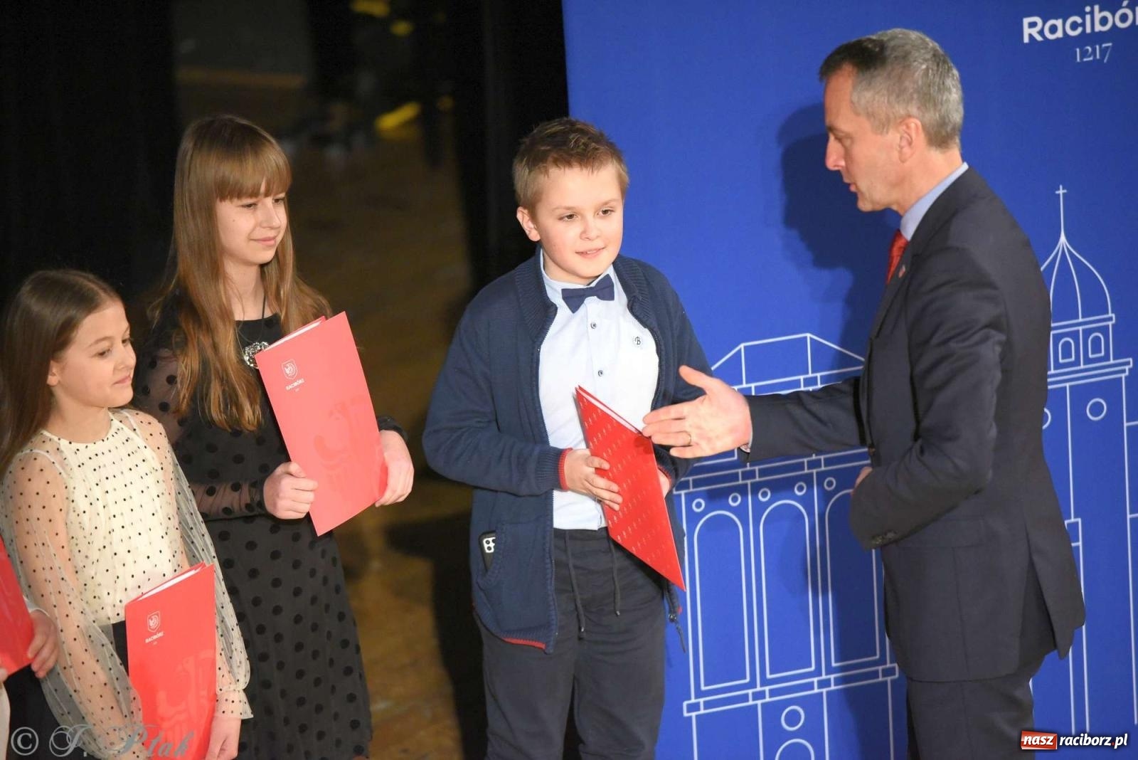 Zdjęcie w galerii na portalu naszraciborz.pl: Prymusi raciborskich szkół odebrali stypendia od miasta [FOTO i WIDEO] wiadomości z regionu