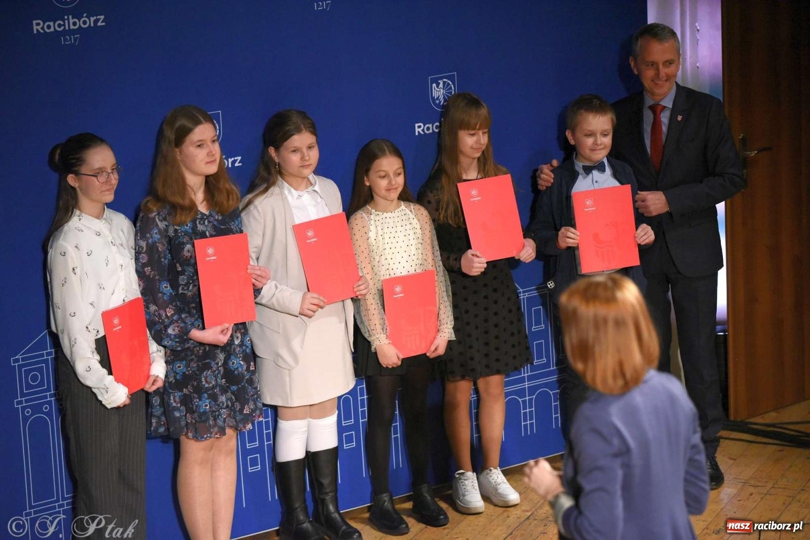 Zdjęcie w galerii na portalu naszraciborz.pl: Prymusi raciborskich szkół odebrali stypendia od miasta [FOTO i WIDEO] wiadomości z regionu