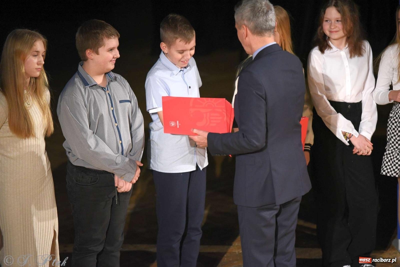 Zdjęcie w galerii na portalu naszraciborz.pl: Prymusi raciborskich szkół odebrali stypendia od miasta [FOTO i WIDEO] wiadomości z regionu