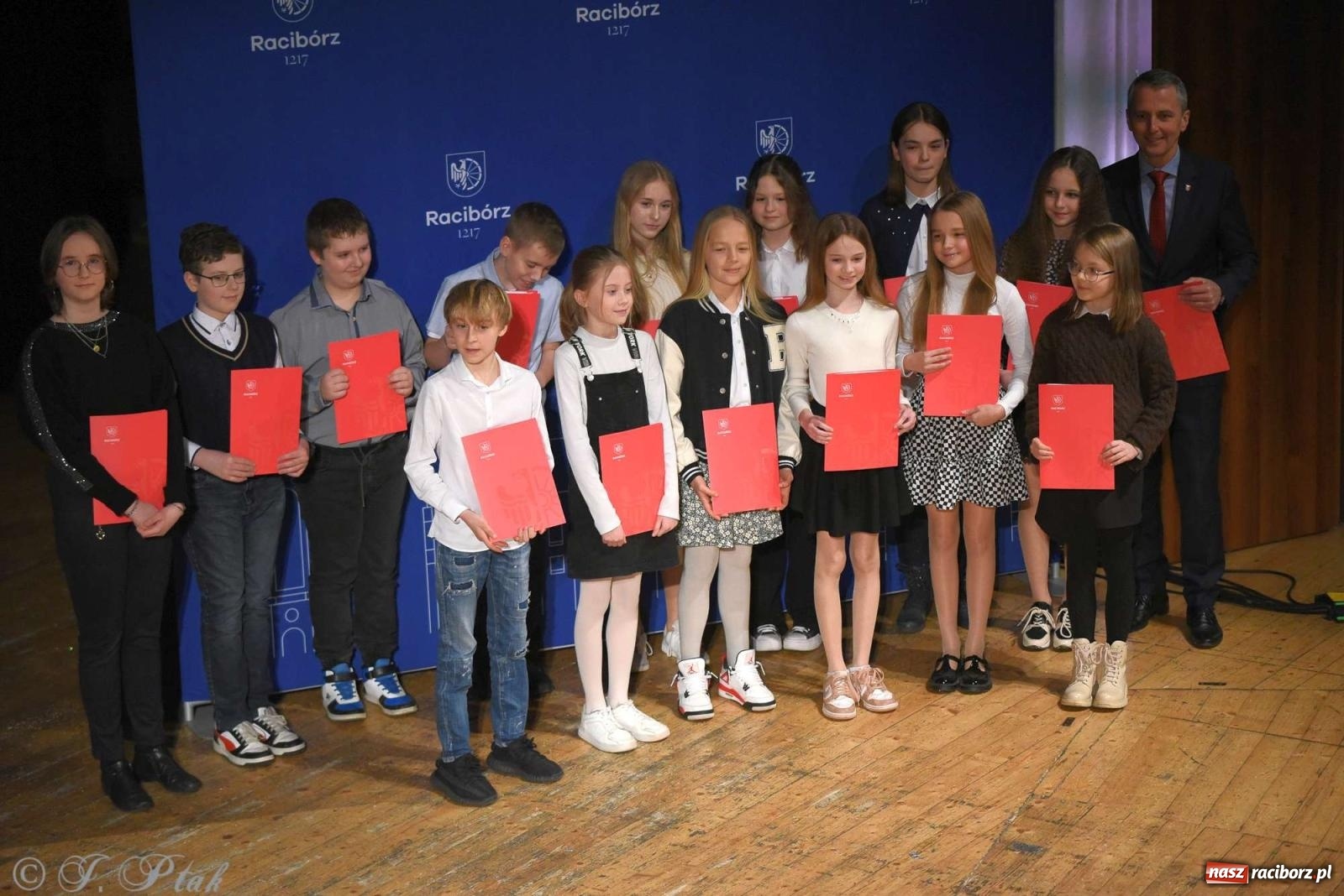 Zdjęcie w galerii na portalu naszraciborz.pl: Prymusi raciborskich szkół odebrali stypendia od miasta [FOTO i WIDEO] wiadomości z regionu