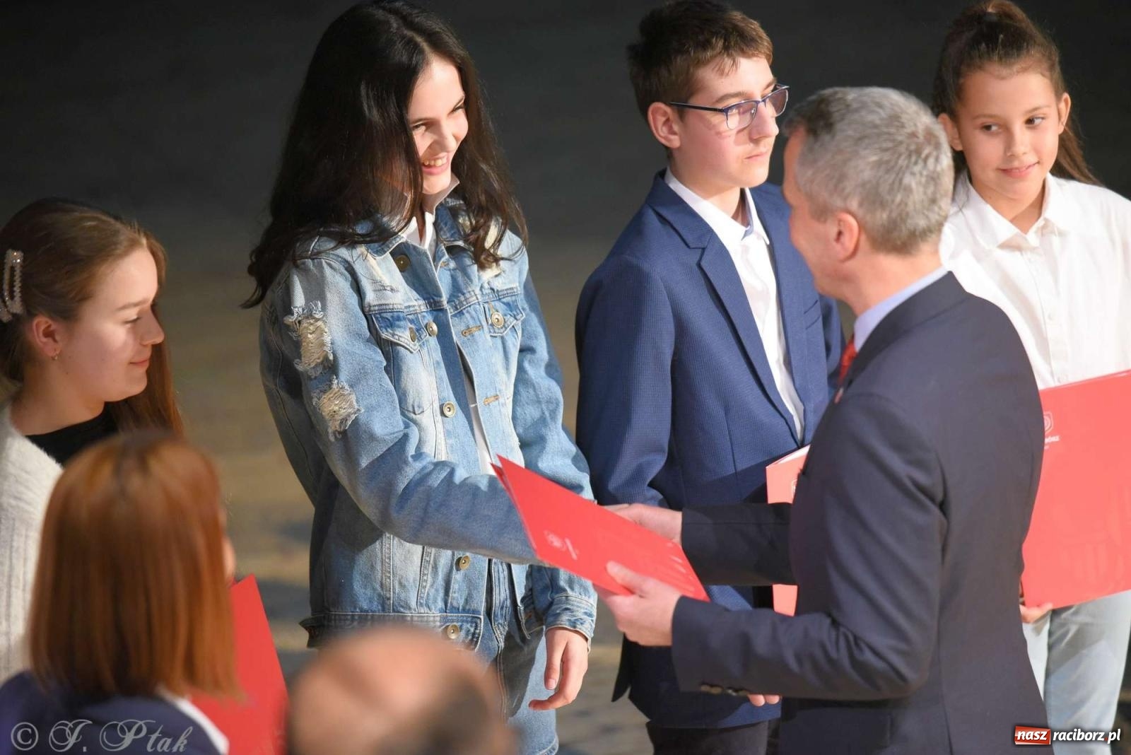Zdjęcie w galerii na portalu naszraciborz.pl: Prymusi raciborskich szkół odebrali stypendia od miasta [FOTO i WIDEO] wiadomości z regionu