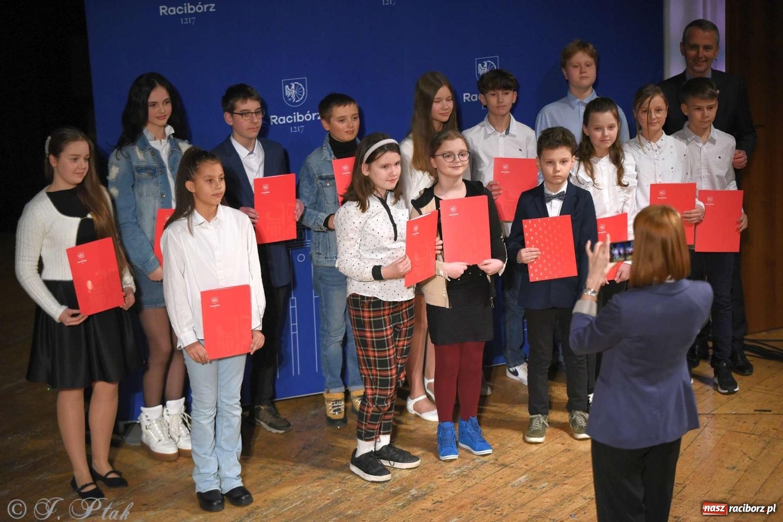 Zdjęcie w galerii na portalu naszraciborz.pl: Prymusi raciborskich szkół odebrali stypendia od miasta [FOTO i WIDEO] wiadomości z regionu