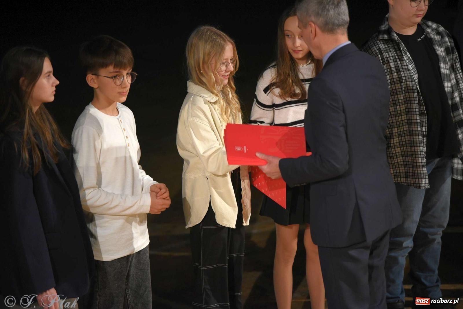 Zdjęcie w galerii na portalu naszraciborz.pl: Prymusi raciborskich szkół odebrali stypendia od miasta [FOTO i WIDEO] wiadomości z regionu