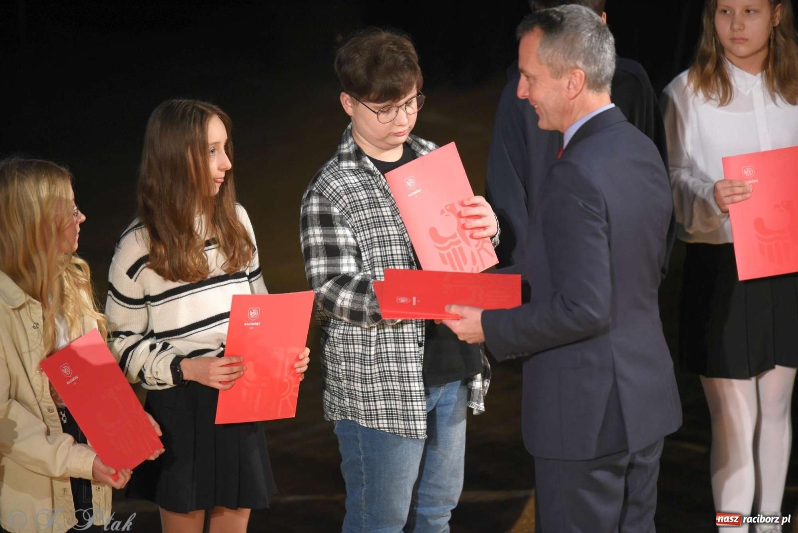 Zdjęcie w galerii na portalu naszraciborz.pl: Prymusi raciborskich szkół odebrali stypendia od miasta [FOTO i WIDEO] wiadomości z regionu