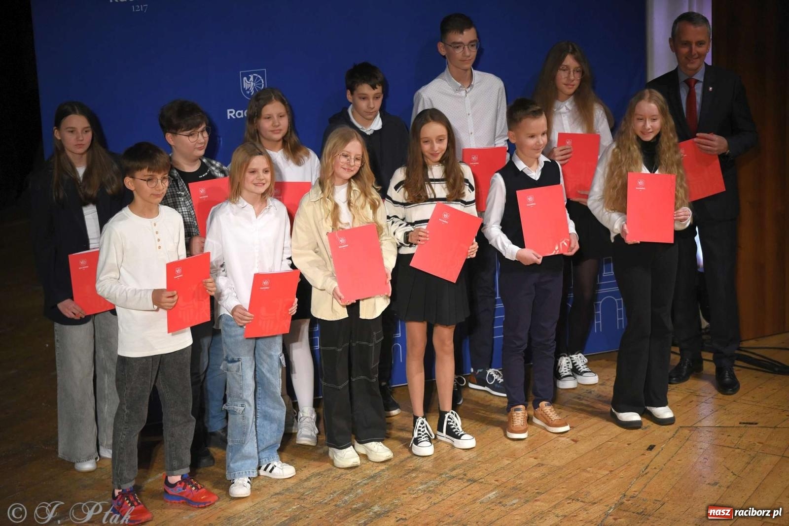 Zdjęcie w galerii na portalu naszraciborz.pl: Prymusi raciborskich szkół odebrali stypendia od miasta [FOTO i WIDEO] wiadomości z regionu