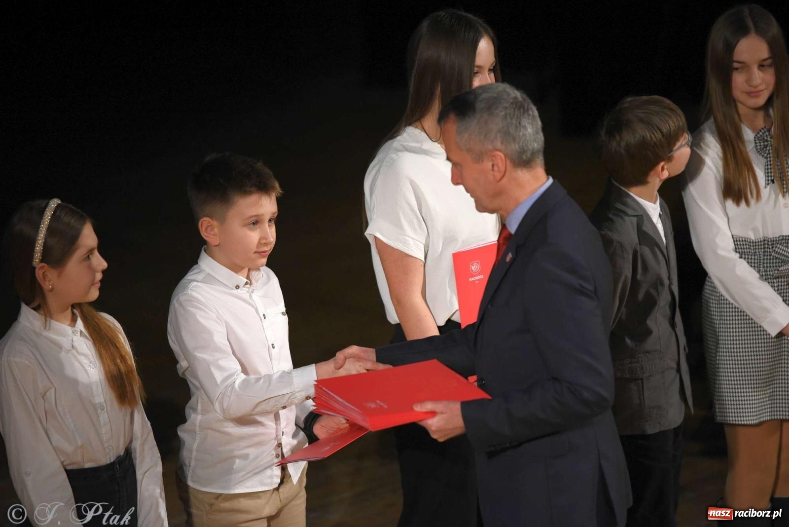 Zdjęcie w galerii na portalu naszraciborz.pl: Prymusi raciborskich szkół odebrali stypendia od miasta [FOTO i WIDEO] wiadomości z regionu