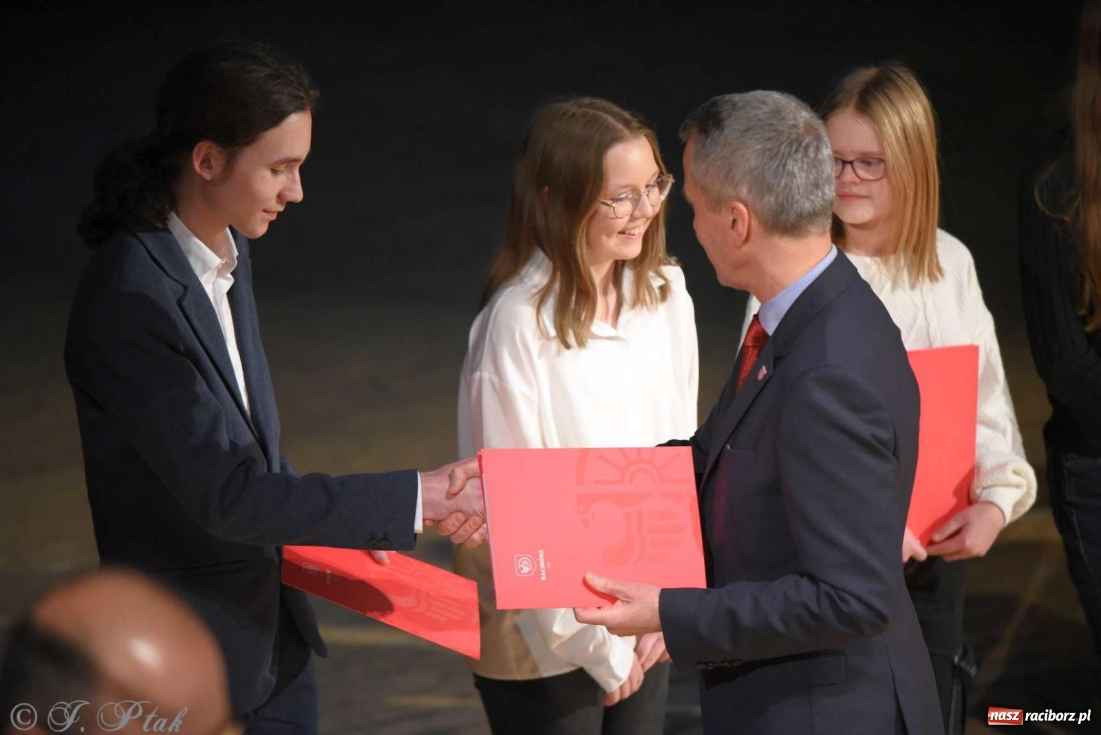 Zdjęcie w galerii na portalu naszraciborz.pl: Prymusi raciborskich szkół odebrali stypendia od miasta [FOTO i WIDEO] wiadomości z regionu
