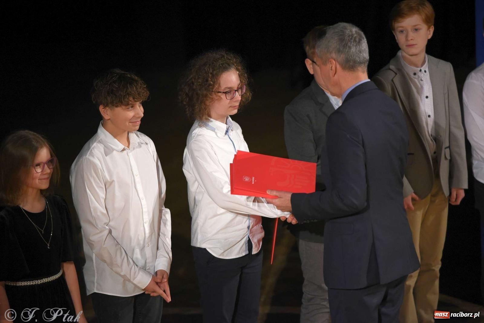 Zdjęcie w galerii na portalu naszraciborz.pl: Prymusi raciborskich szkół odebrali stypendia od miasta [FOTO i WIDEO] wiadomości z regionu