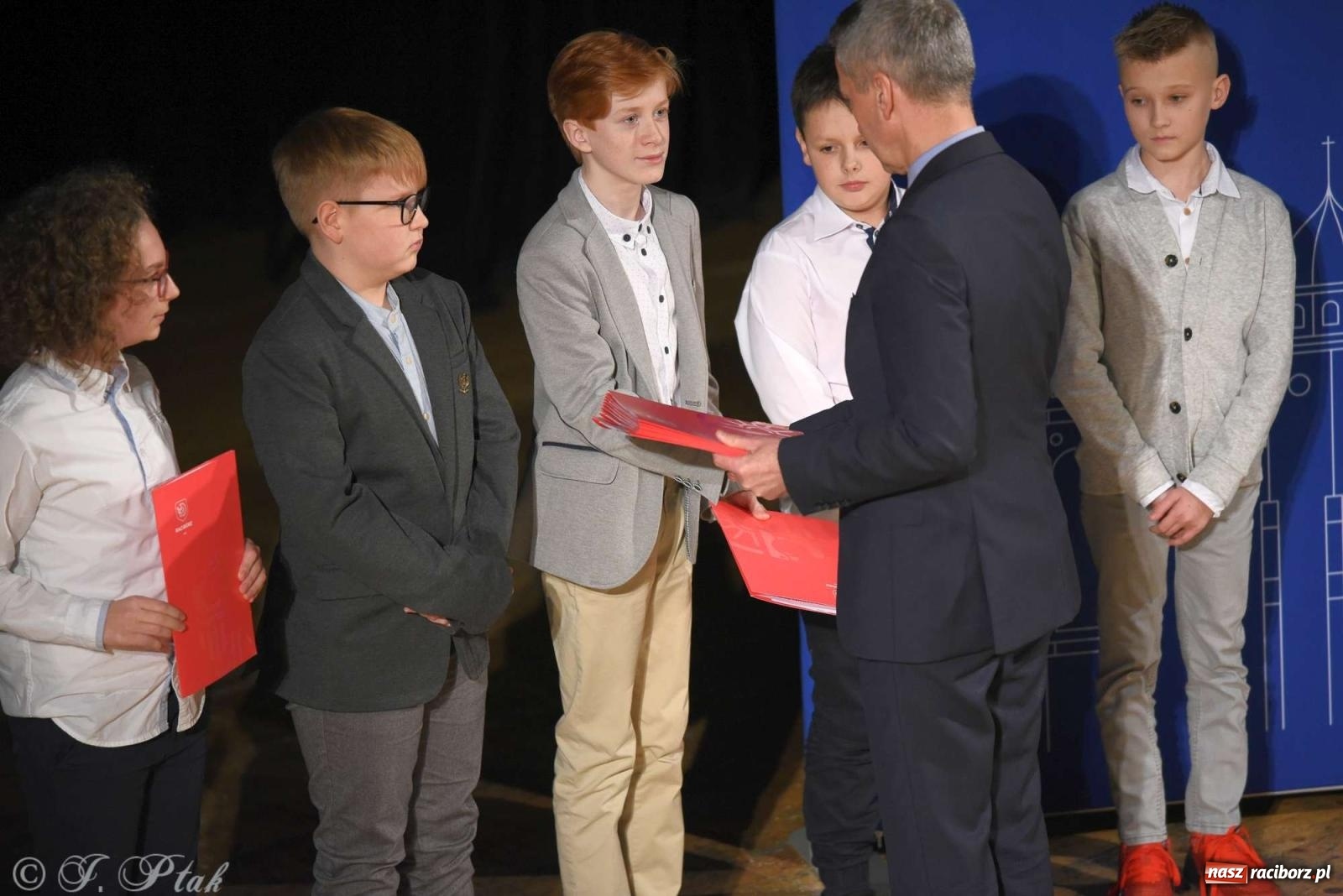 Zdjęcie w galerii na portalu naszraciborz.pl: Prymusi raciborskich szkół odebrali stypendia od miasta [FOTO i WIDEO] wiadomości z regionu