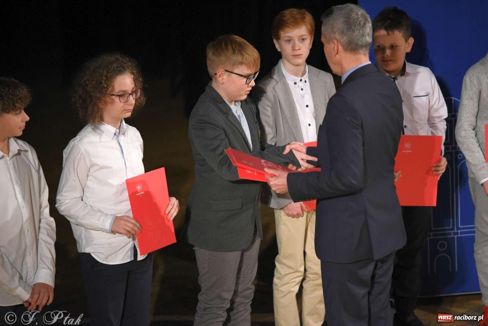 Zdjęcie w galerii na portalu naszraciborz.pl: Prymusi raciborskich szkół odebrali stypendia od miasta [FOTO i WIDEO] wiadomości z regionu