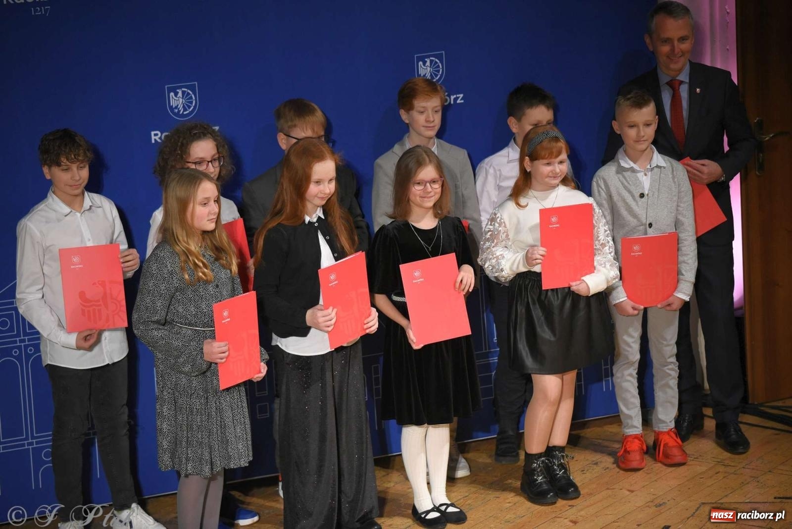 Zdjęcie w galerii na portalu naszraciborz.pl: Prymusi raciborskich szkół odebrali stypendia od miasta [FOTO i WIDEO] wiadomości z regionu