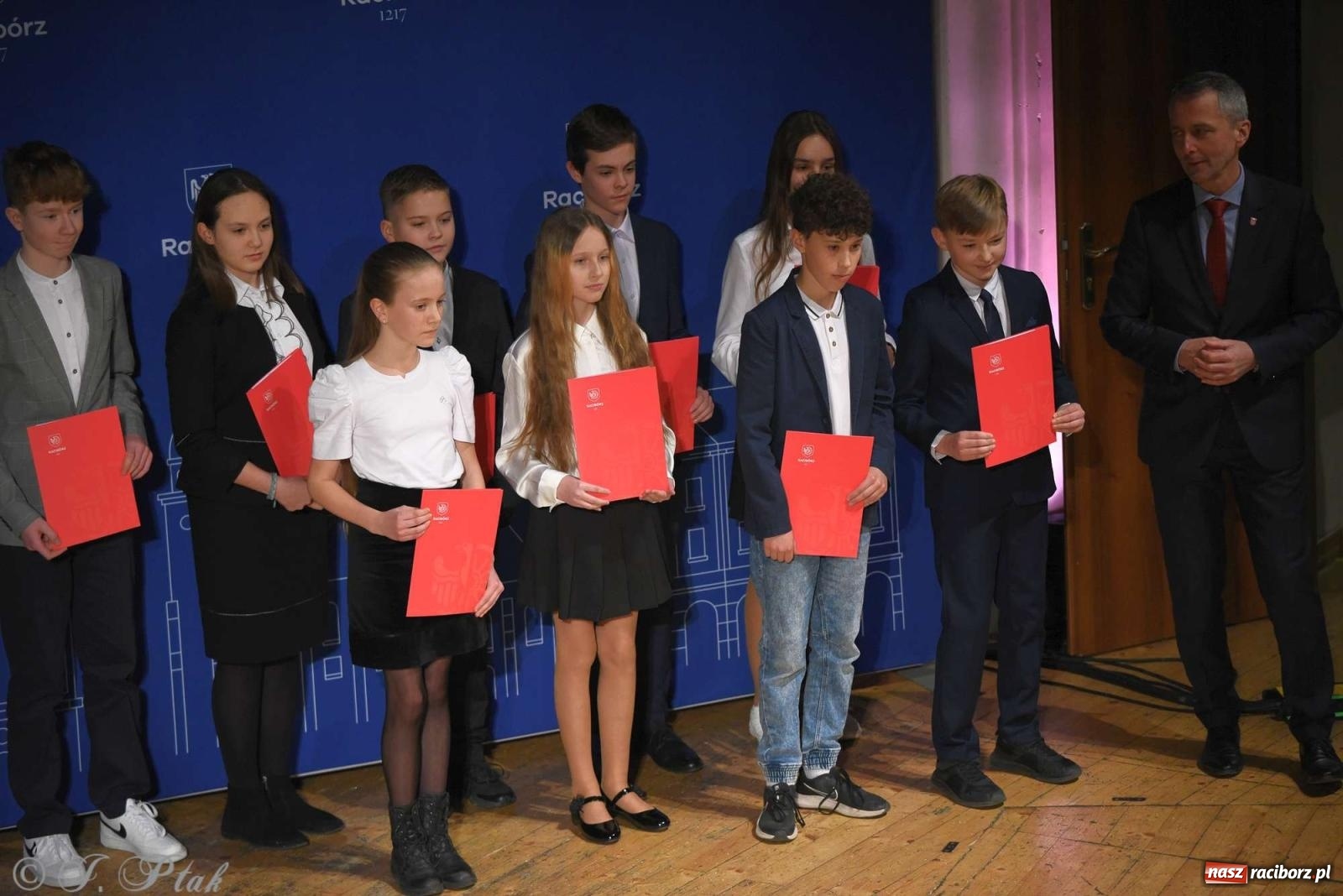 Zdjęcie w galerii na portalu naszraciborz.pl: Prymusi raciborskich szkół odebrali stypendia od miasta [FOTO i WIDEO] wiadomości z regionu