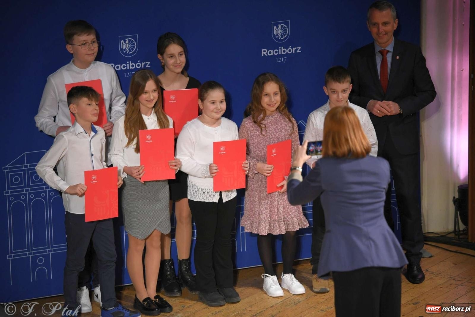 Zdjęcie w galerii na portalu naszraciborz.pl: Prymusi raciborskich szkół odebrali stypendia od miasta [FOTO i WIDEO] wiadomości z regionu